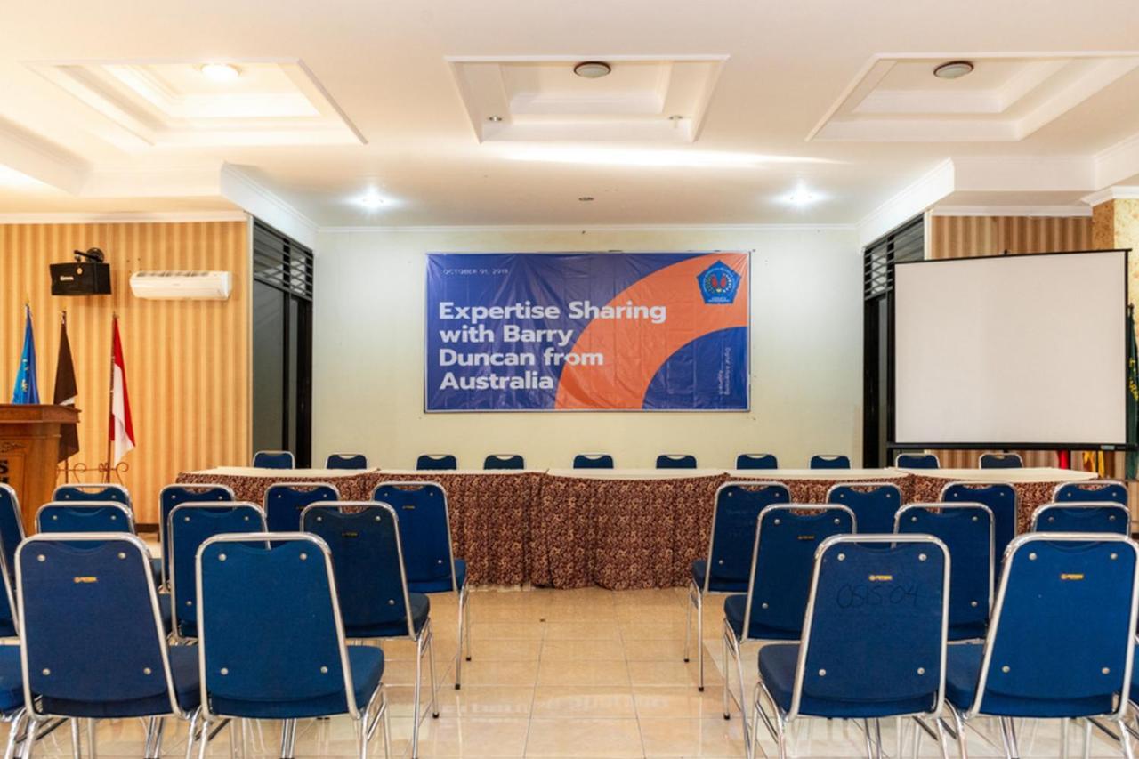 Reddoorz Plus Syariah Near Java Supermall Semarang 2 Dış mekan fotoğraf